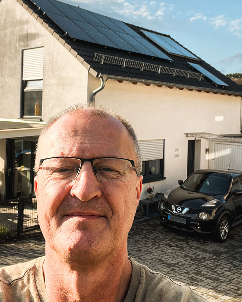 Infravoltaic Kunden mit ihrer Infravoltaic Energielösung